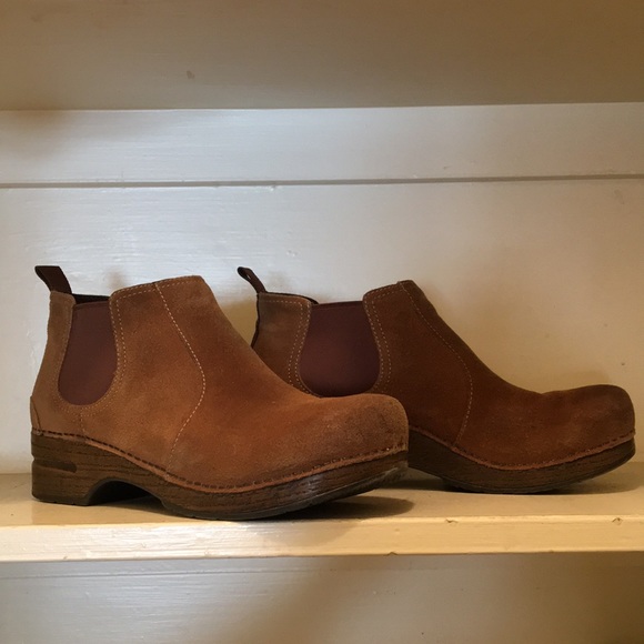 dansko frankie suede
